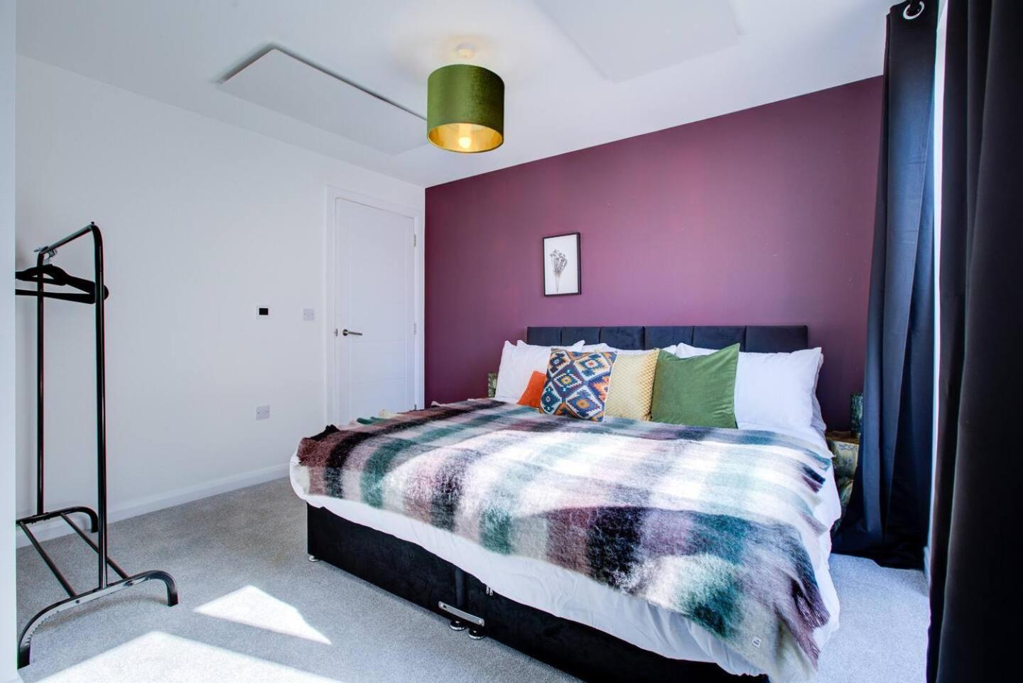 Ashford Station Suites: Spacious 2BR with Parking & Fast Wi-Fi Exterior photo